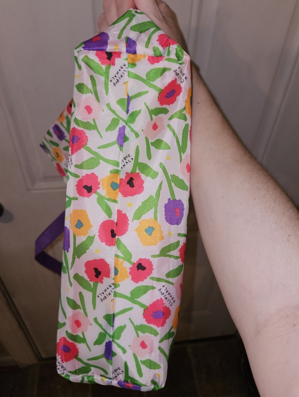 Clinique Reversible Floral Tote + A Cosmetic Bag - Picture 9 of 17